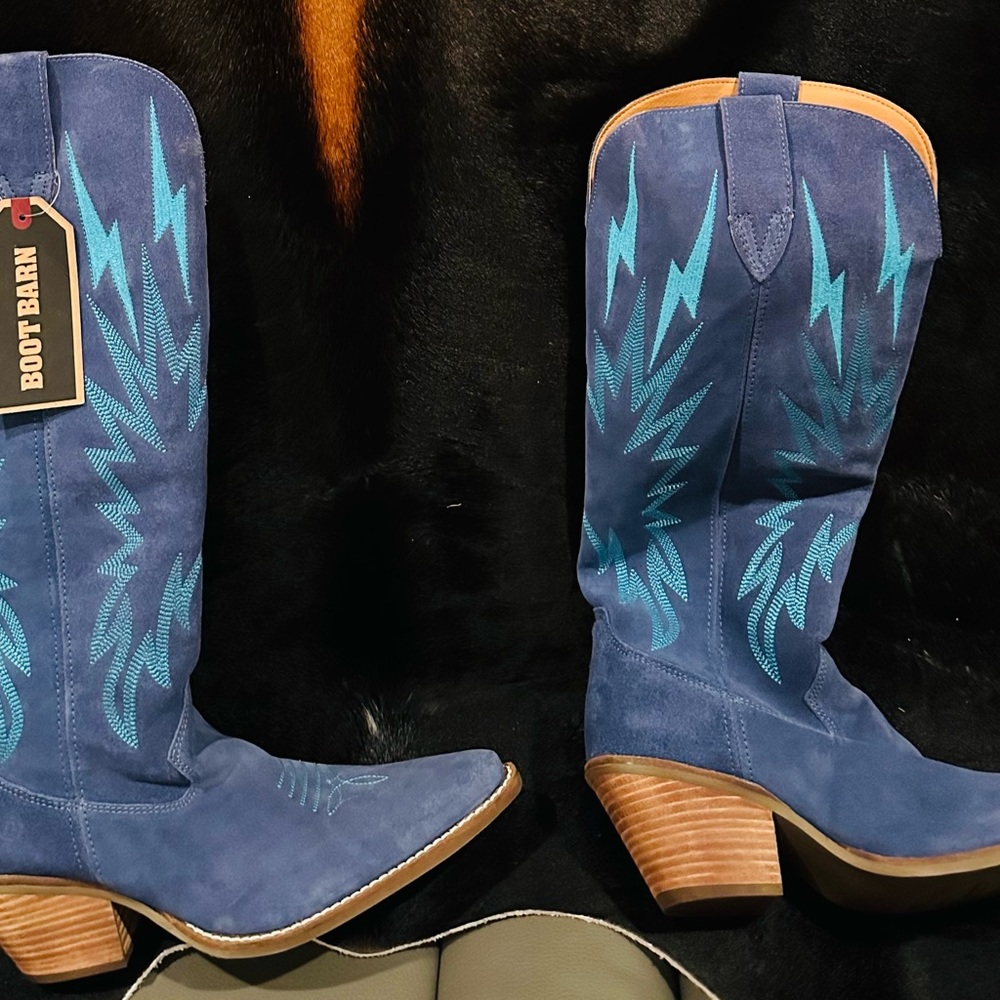 Dingo NWT Women size 9.5 Blue and Turquoise Cowboy Boots